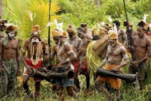 suku kanibal di indonesia