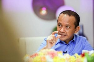 Bahlil CumLaude di UI