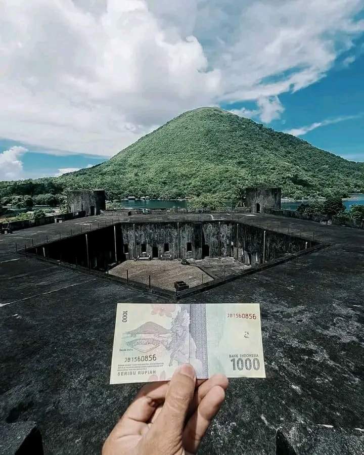 keindahan banda neira