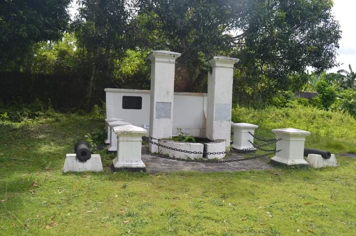 keindahan banda neira