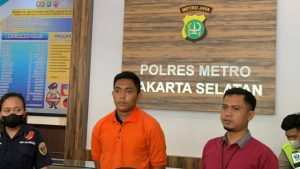 pelat palsu