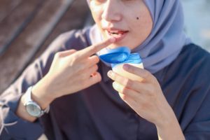mengatasi bibir kering