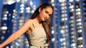 Cinta Laura