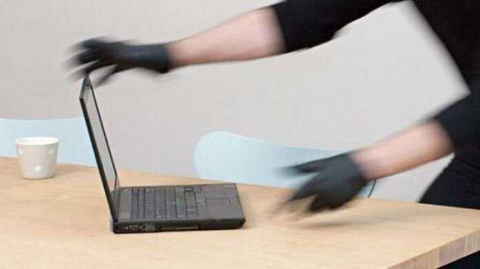 pencuri laptop