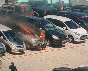 kendaran terbakar