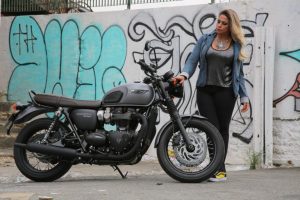 Triumph Bonneville T120 Black