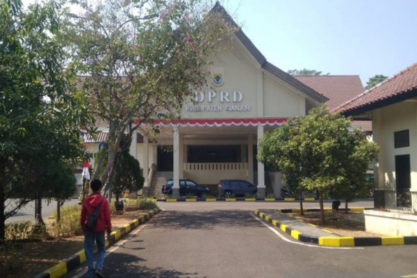 oknum pejabat