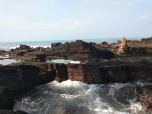 misteri pantai Karang Hawu
