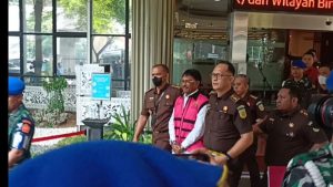 politisasi hukum