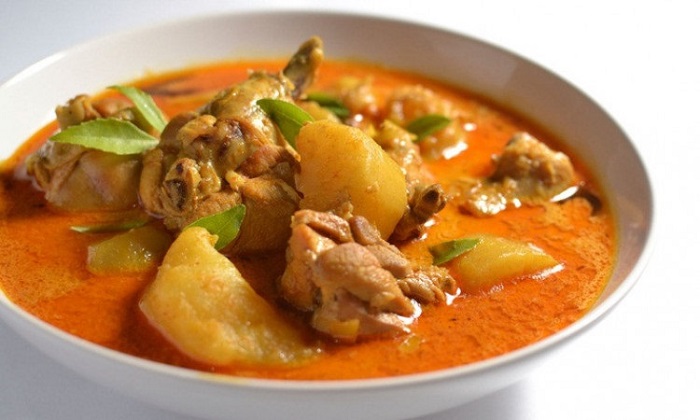 memilih makanan warteg