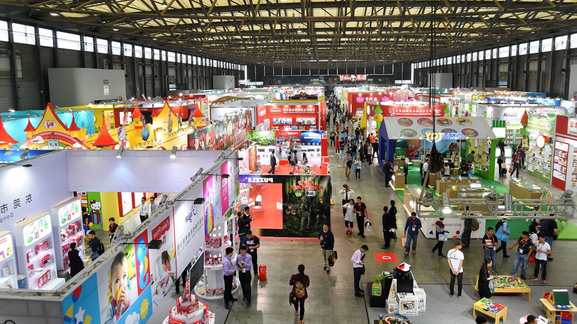 membuka booth bazar