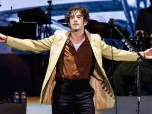 7 Fakta Menarik Keluarga Matty Healy Vokalis The 1975 24-7-2023