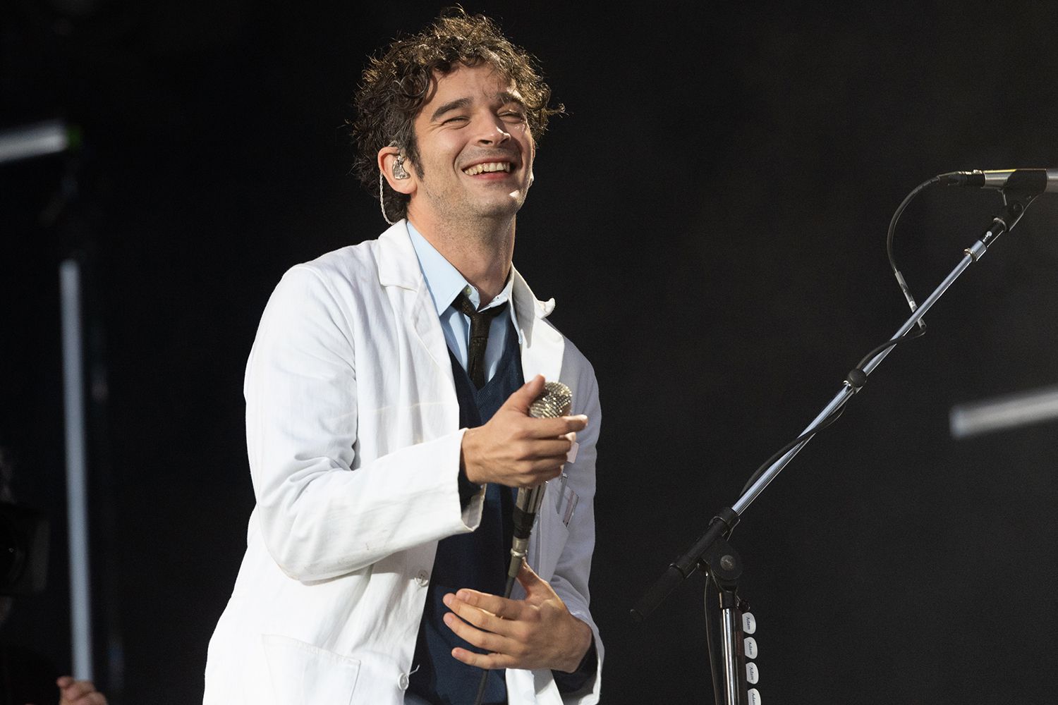 7 Fakta Menarik Keluarga Matty Healy Vokalis The 1975 24-7-2023