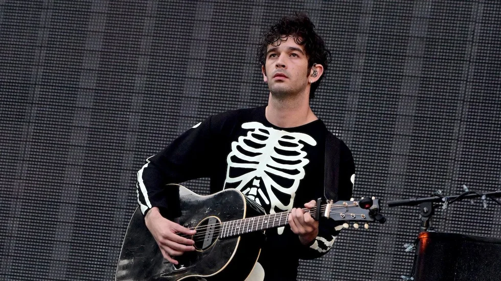 7 Fakta Menarik Keluarga Matty Healy Vokalis The 1975 24-7-2023