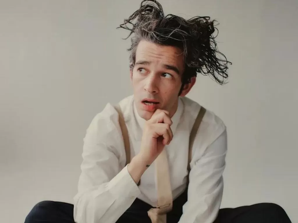 7 Fakta Menarik Keluarga Matty Healy Vokalis The 1975 24-7-2023