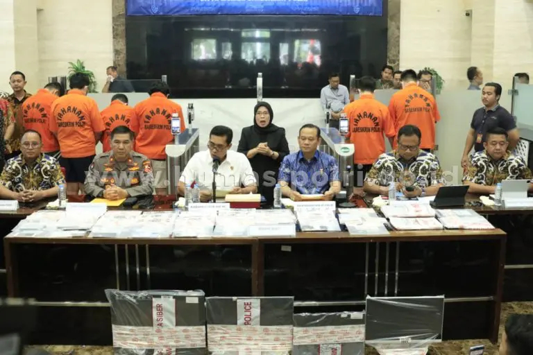 Bareskrim-Polri-Ungkap-Enam-terrsangka-Kasus-IMEI-Ilegal
