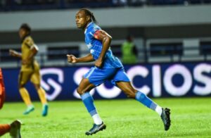 Bojan Hodak Ungkap Masa Depan Victor Igbonefo di Skuat Persib