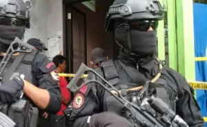Polisi-Autopsi-Jenazah-Anggota-Densus-88-Bripda-IDF -di-RS-Polri