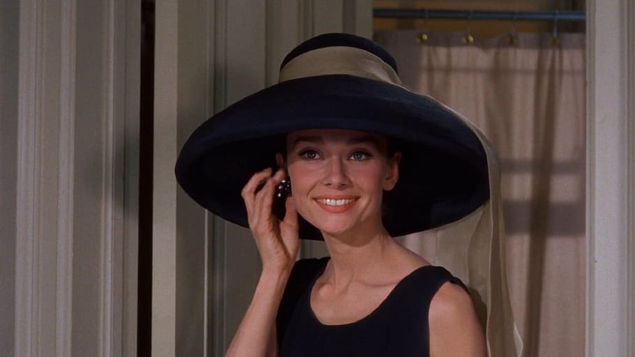 Gaya Audrey Hepburn Era 1970-an, Inspirasi Timeless yang Terus Memikat 10-7-2023