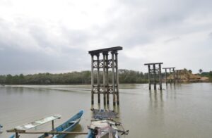 Gubernur Jawa Barat Ridwan Kamil resmikan pembangunan jembatan Sodongkopo, Pangandaran, Minggu 9-7-2023.