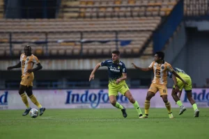 Bek Persib Nick Kuipers, Bojan Hodak, Motivator handal