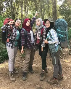 Outfit-Naik-Gunung-Paling-Nyaman-untuk-Berpetualang 