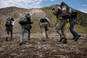 Outfit-Naik-Gunung-Paling-Nyaman-untuk-Berpetualang