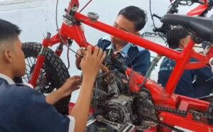 Presiden Jokowi beri kendaraan listrik untuk SMKN 2 Bengkulu Tengah Kamis 20 Juli 2023
