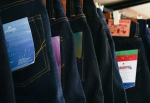 Sebelum Membeli, Perhatikan Perbedaan Denim dan Jeans Ini 28-7-2023