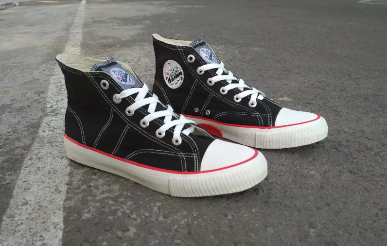 Sepatu Gaul Generasi 90-an yang Meroket di Kalangan Remaja 28-7-2023
