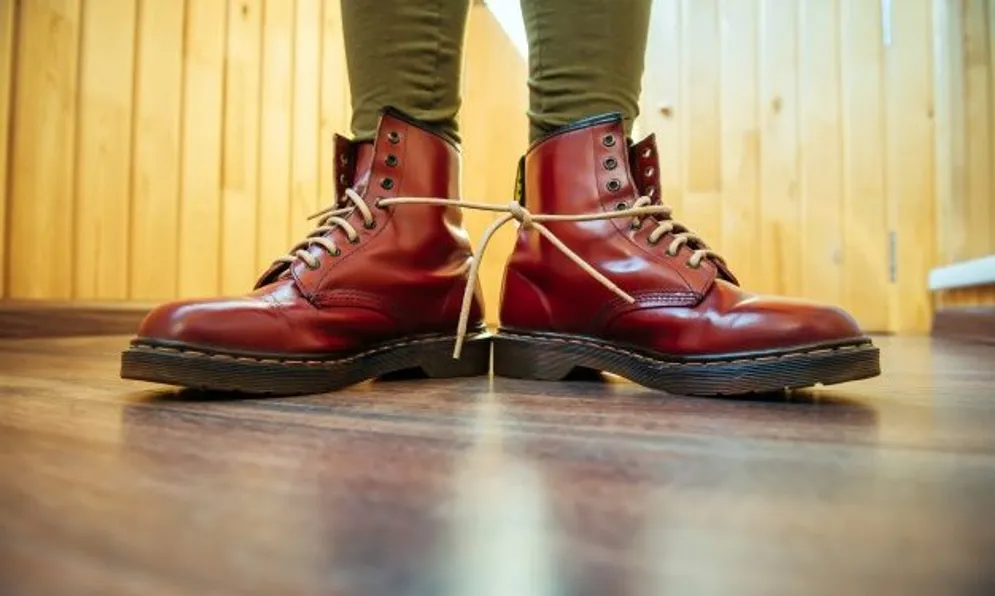 Sepatu Gaul Generasi 90-an yang Meroket di Kalangan Remaja 28-7-2023