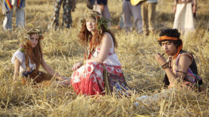 Tren Mode Gaya Hippie Fashion Tahun 70-an yang Kembali Menggebu 07-07-2023