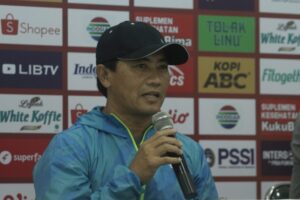 Yaya Sunarya Asisten Pelatih Persib Selasa 18 Juli 2023.