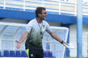 Membayar Sisa Gaji Luis Milla