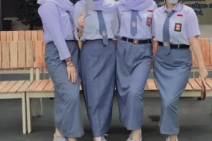 orang tua murid seragam sekolah-Tulungagung 21-7-2023