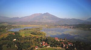 Situ Bagendit, salah satu obyek wisata paling menarik di Garut, kota yang dijuluki swiss van java, Senin, 10-7-2023