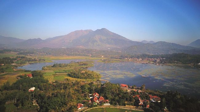 Situ Bagendit, salah satu obyek wisata paling menarik di Garut, kota yang dijuluki swiss van java, Senin, 10-7-2023