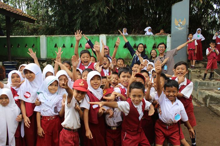 toko baju sekolah di Bandung. (bobo.id)
