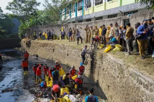 Pembersihan Sungai