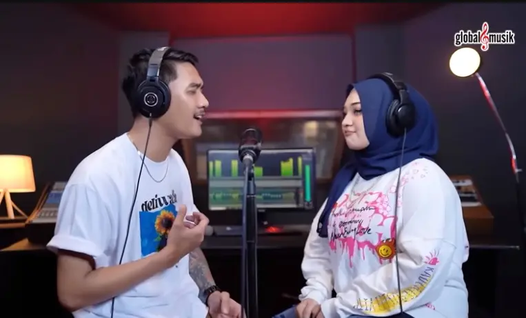 Gilga Sahid ft Mira Putri, Janji Menakne
