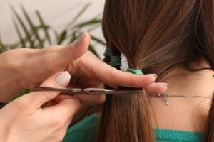 Guru Cukur Rambut 14 Siswi langgar HAM
