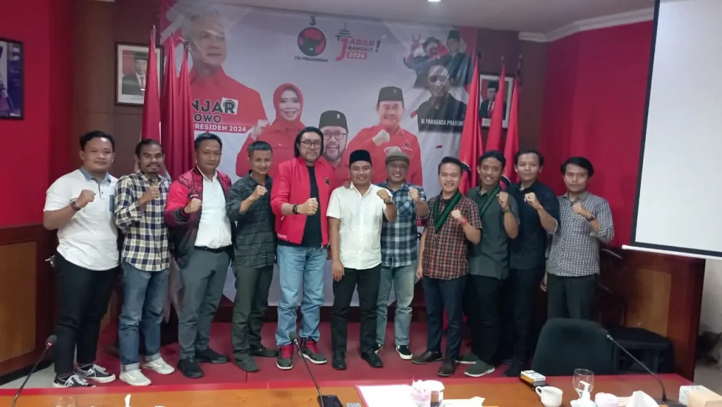 HMI PDIP Jabar Silaturahmi, pembakaran bendera, rocky gerung