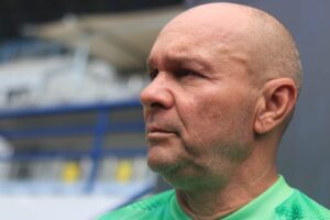 Kiper di Pertandingan Versus Persebaya