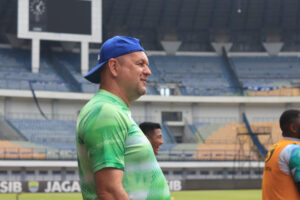 bojan hodak persib