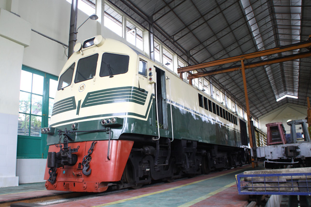 Lokomotif-CC200-Merupakan-Lokomotif-Diesel-Pertama