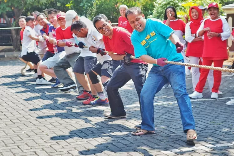 Lomba Tarik Tambang 17 Agustus