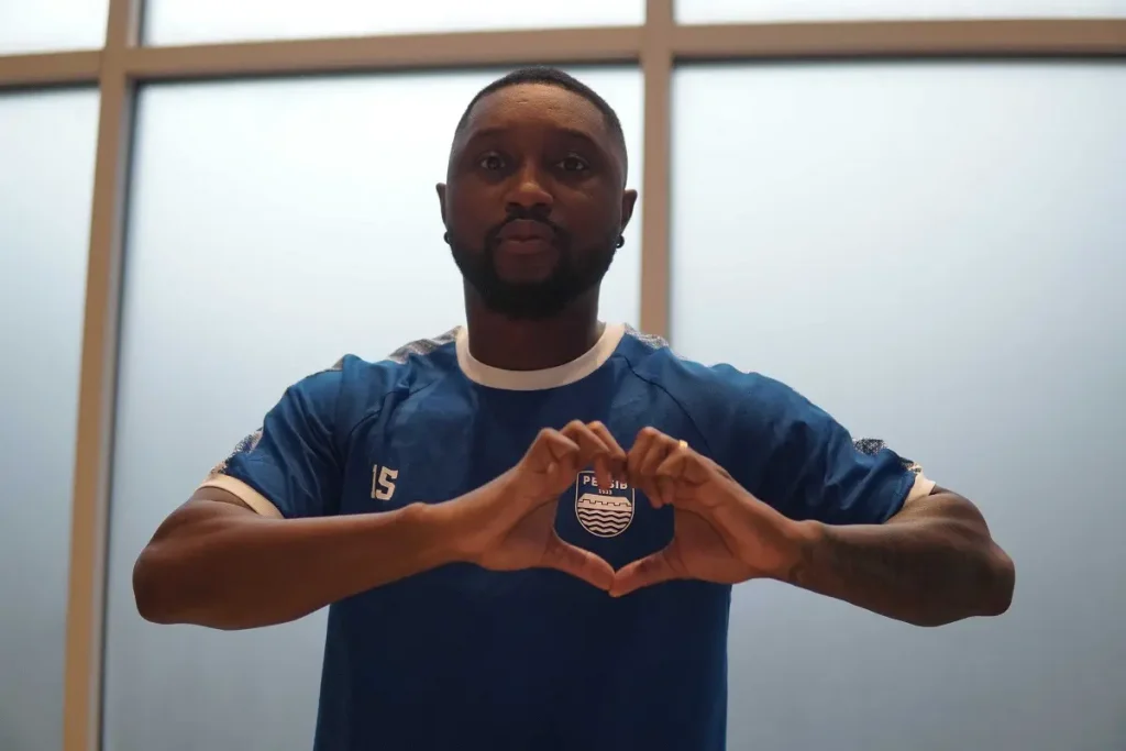 Makna Jersey Nomor Punggung 15, Gelandang Persib Levy Madinda