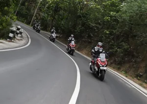 Mencegah-Rem-Motor-Matic-Blong-Saat-Dipakai-di-Turunan-Panjang
