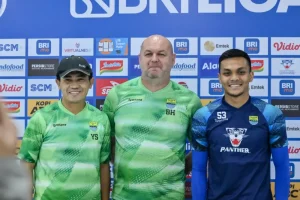 Rachmat Irianto Tetap Tegar