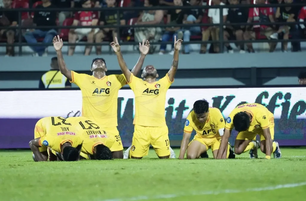 Persis vs Persik